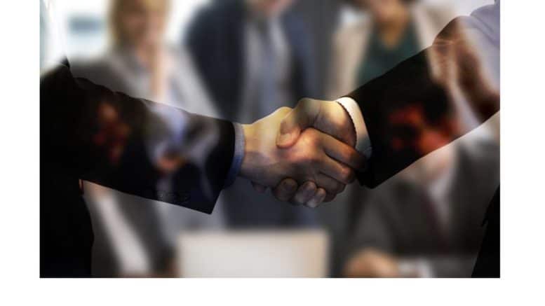 close-up on handshakeke