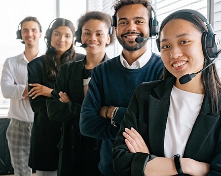 happy employees line up